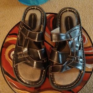 NWOT Predictions Sandals
